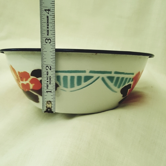 Vtg. Enamel Bowl. Orange Red Flower. Blue details. - Picture 5 of 6